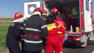 Accident îngrozitor. Patru oameni au murit pe loc după ce au intrat cu mașina într-un TIR oprit