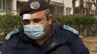 Jandarm rănit la proteste: „Când se termină cuvintele, zboară pietrele”