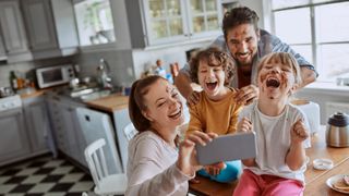 Idei de farse de 1 aprilie. Cum sa iți păcălești apropiații fără sa se supere