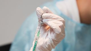 Au fost descoperite alte 30 de cazuri de coagulare a s&acirc;ngelui din cauza vaccinului AstraZeneca