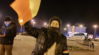 bătr&acirc;na de 72 de ani la proteste