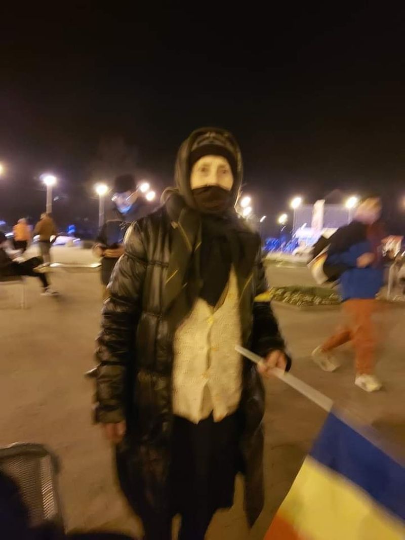 bătrâna de 72 de ani la proteste