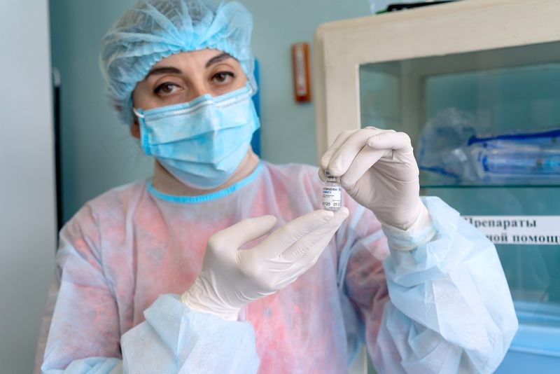 oameni vaccinați împotriva covid-19