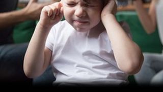 VIDEO - Tragedie la Arad: Tânără atacată de soț în fața copilului