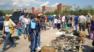 VIDEO - Scandal la redeschiderea unui târg săptămânal din Buzău