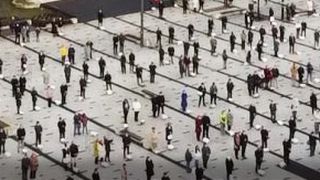 VIDEO - Imagini ireale la Miercurea Ciuc, de Paștele Catolic. Cum au asistat credincioșii la slujbă