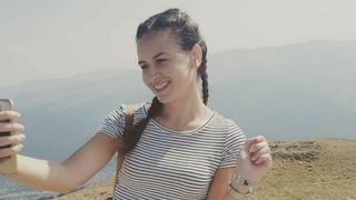 Povestea imposibilă de dragoste care i-a adus moartea. O femeie sergent din Armata Română avea relație cu un coleg căsătorit