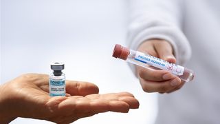 Vești bune pentru români. 134.400 de doze de vaccin Moderna ajung în țară