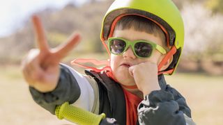 Nimic mai presus de sanatatea copilului tau: cumpara-i o casca moto de protectie!