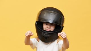 Nimic mai presus de sanatatea copilului tau: cumpara-i o casca moto de protectie!