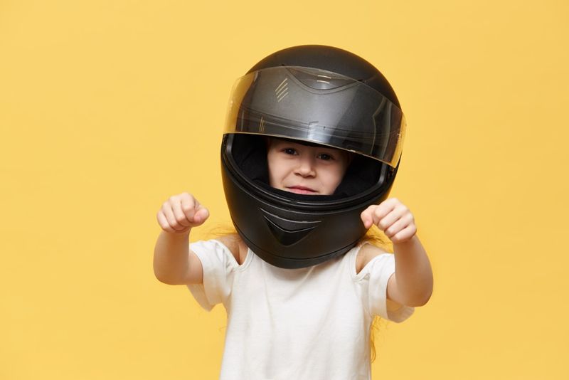 Nimic mai presus de sanatatea copilului tau: cumpara-i o casca moto de protectie!