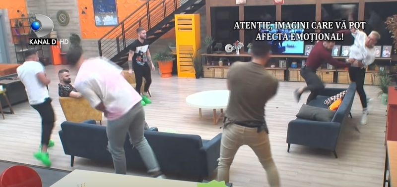 Scandal în casa băieților de la Puterea Dragostei! Un concurent a sărit la bătaie