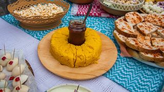 VIDEO - Bunătăți tradiționale rom&acirc;nești pentru pofticioși la Muzeul Țăranului