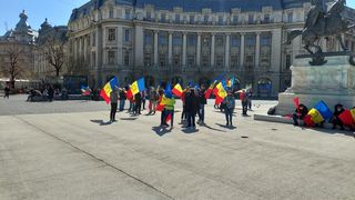 Protest în Piaţa Universităţii: George Simion, prezent la manifestaţie
