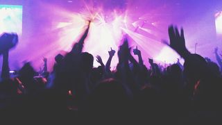 Când se vor deschide cluburile? Lucian Bode: Discotecile de pe litoral nu vor fi deschise în minivacanţa de 1 Mai