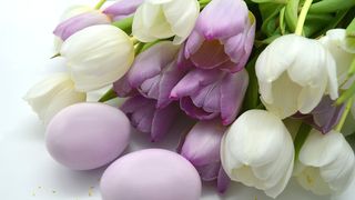 Cum să vopsesti natural ouăle de Paște. Trucul pentru un luciu perfect