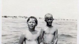 Prințul Philip și Regele Mihai au fost veri. Iată fotografii de colecție cu cei doi