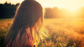 copilă călcată cu mașina de tatăl ei