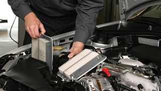 Sezonul alergiilor aproape a sosit. Cum ne ajută filtrul de polen al mașinii și de ce e important să îl schimbăm frecvent