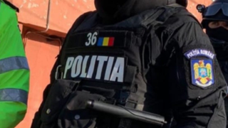Polițiștii fac percheziții la sediul unei firme care oferea oamenilor teste COVID-19 false