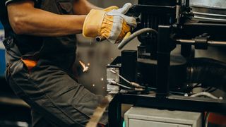 Utilaje necesare &icirc;n activitatea de prelucrare a lemnului pentru piese de mobilier și construcție