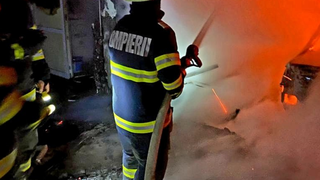 Incendiu puternic într-un bloc din Giurgiu: mai multe persoane au fost evacuate