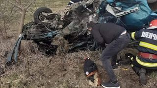 un copil a rămas orfan de ambii părinți la patru ani