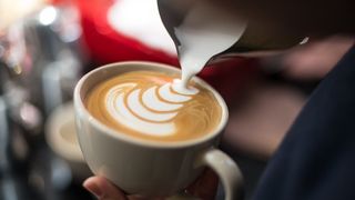 Ziua buna incepe cu o cafea Julius Meinl! Bucura-te in fiecare dimineata de o savoare deosebita!