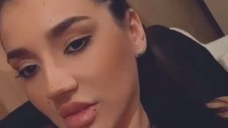 deea de la puterea dragostei își pune silicoane