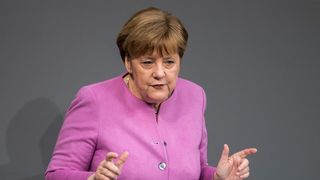 Angela Merkel se vaccinează vineri cu AstraZeneca