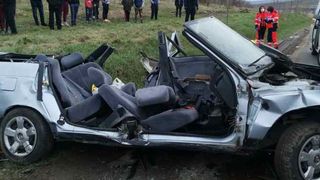 Două femei au murit într-un accident cumplit de mașină.  Alte patru persoane, în stare gravă