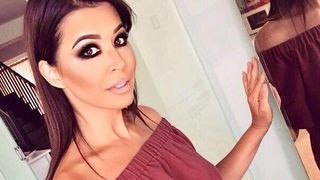 VIDEO -Simona Pătruleasa își schimbă garderoba cu ajutorul fiicei sale