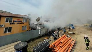 Incendiu de ultima oră în București. Șase autospeciale au intervenit la fața locului