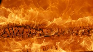 Incendiu de ultima oră. Trei victime în urma focului care a izbucnit