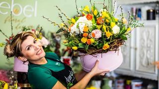 VIDEO - Coroniță de Paște făcută acasă cu salcie și puțină imaginație