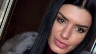 Moartea șocantă a unei tinere. A fost găsită goală, în baie, cu gâtul tăiat