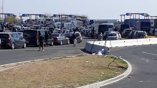 Descoperire ŞOC la granita României: 62 de cetăţeni străini încercau să treacă ilegal frontiera