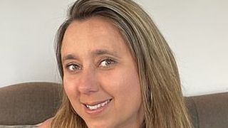 O femeie s-a trezit cu “față de elefant” după ce și-a făcut vaccinul anti-COVID