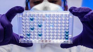 Noua tulpină de coronavirus din Tanzania îi sperie pe medici. Are un număr record de mutații și...