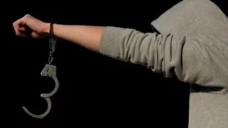 Un bărbat a fost arestat după ce a contaminat 22 de persoane cu COVID-19