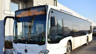 Un tânăr a atacat cu o sabie un autobuz din Târgoviște