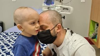 copilă bolnavă de cancer spital paris