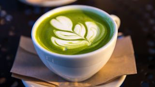 6 beneficii ale matcha care te vor face să vrei să îl bei în fiecare zi