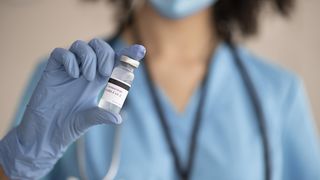 Centrul de vaccinare anti-COVID drive-through din Capitală se deschide astăzi în Piața Constituției