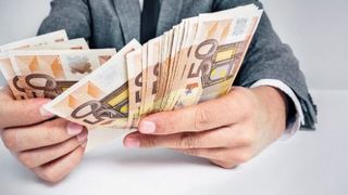 Curs valutar BNR, joi 29 aprilie. Leul, &icirc;nghesuit "&icirc;n cușcă". C&acirc;t costă azi un euro