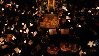 Prohodul Domnului versuri complete &icirc;n format PDF: La ce oră &icirc;ncepe slujba din Vinerea Mare?