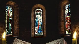 VIDEO| Românii au mers la biserici pentru a lua lumina Sfântă a Învierii