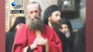 VIDEO| Preot mort în noaptea Învierii. S-a prăbușit în fața credincioșilor