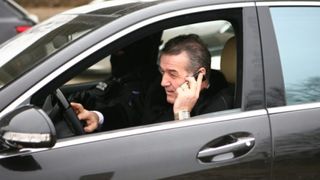 Gigi Becali a rămas fără permis în timp ce gonea la înmormântarea părintelui Daniil de la "Athosul României"