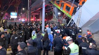 Momentul șocant în care metroul suspendat se prăbușește în Mexico City. Cel puțin 20 de morți (VIDEO)